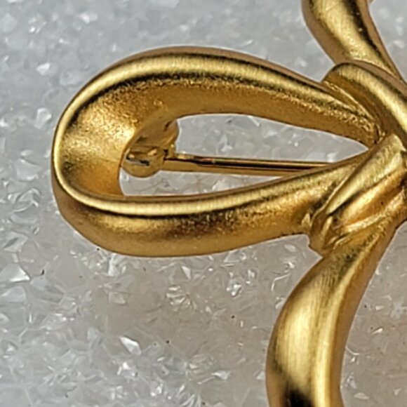 AK Anne Klein Gold Tone Knott Brooch 1.5" - Picture 3 of 8